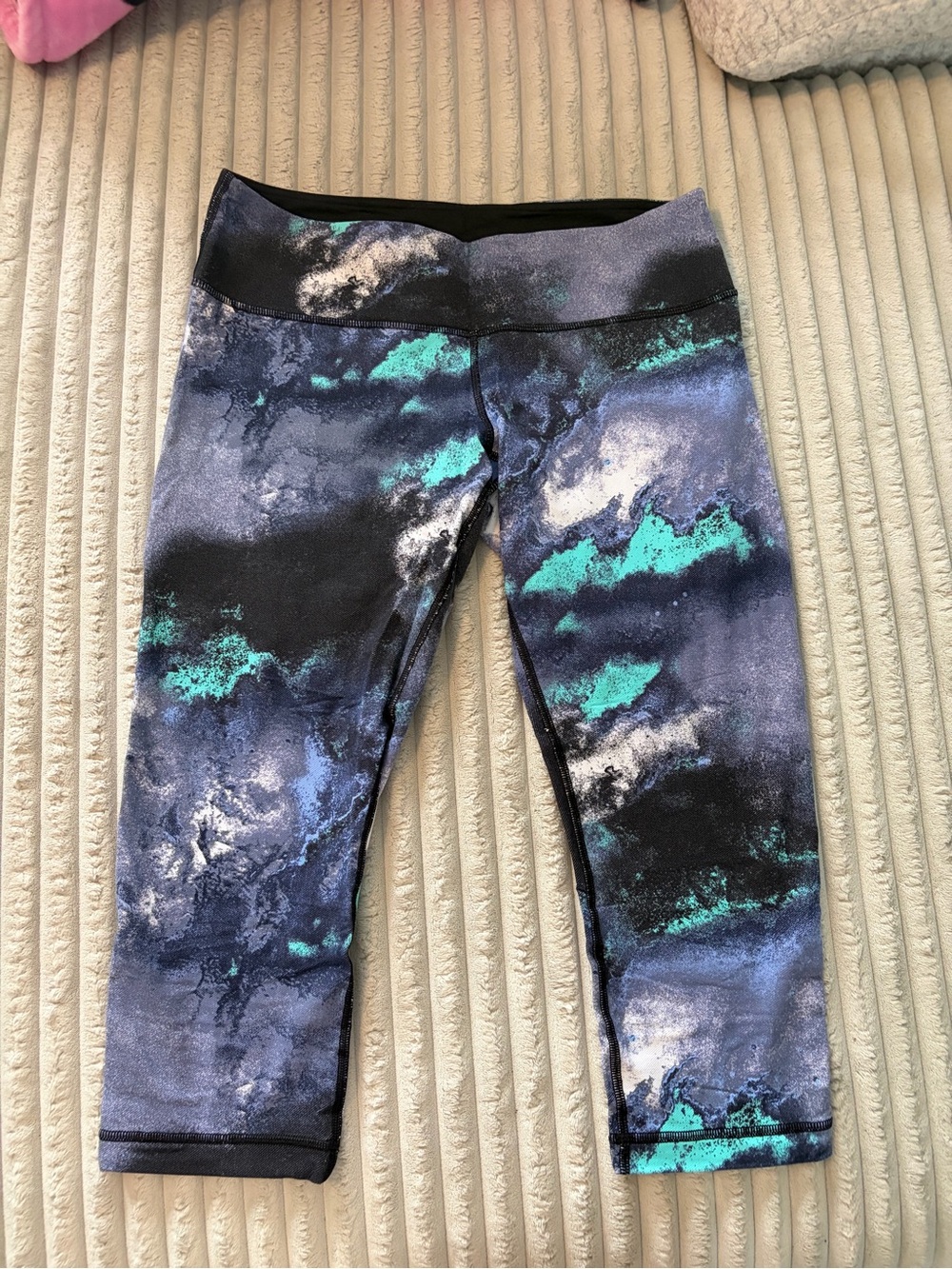 lululemon athletica Abstract Blue and Teal Capri Leggings
